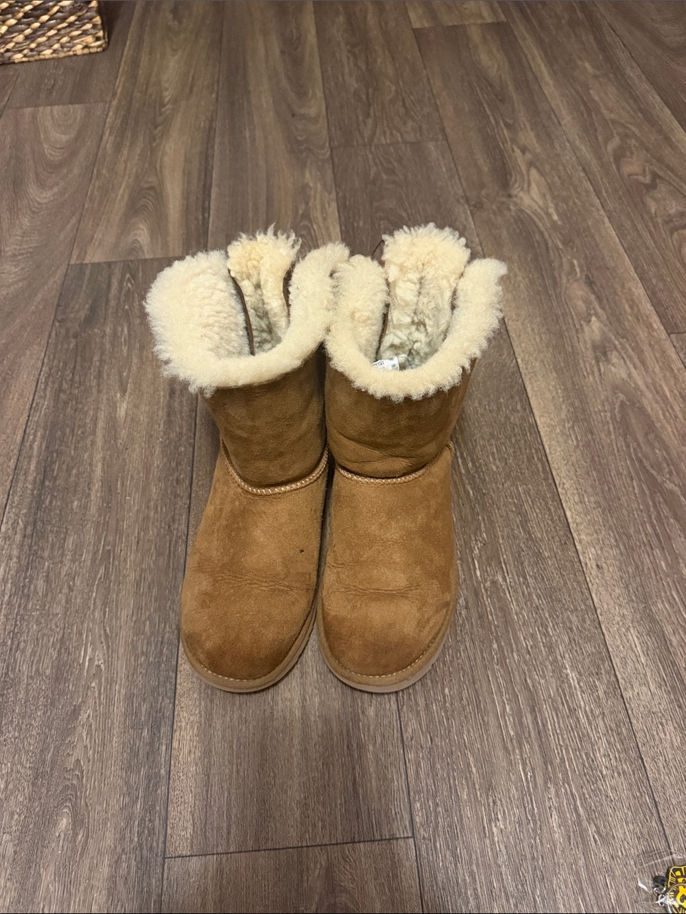 UGG Short Shearling Lined Slippers - Chestnut